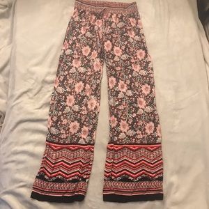 Flare out plants with flowers on it.